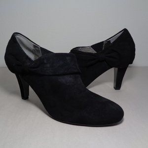 Tahari Size 10 M GREYSON Black Suede Leather Heeled Booties New Women's Shoes